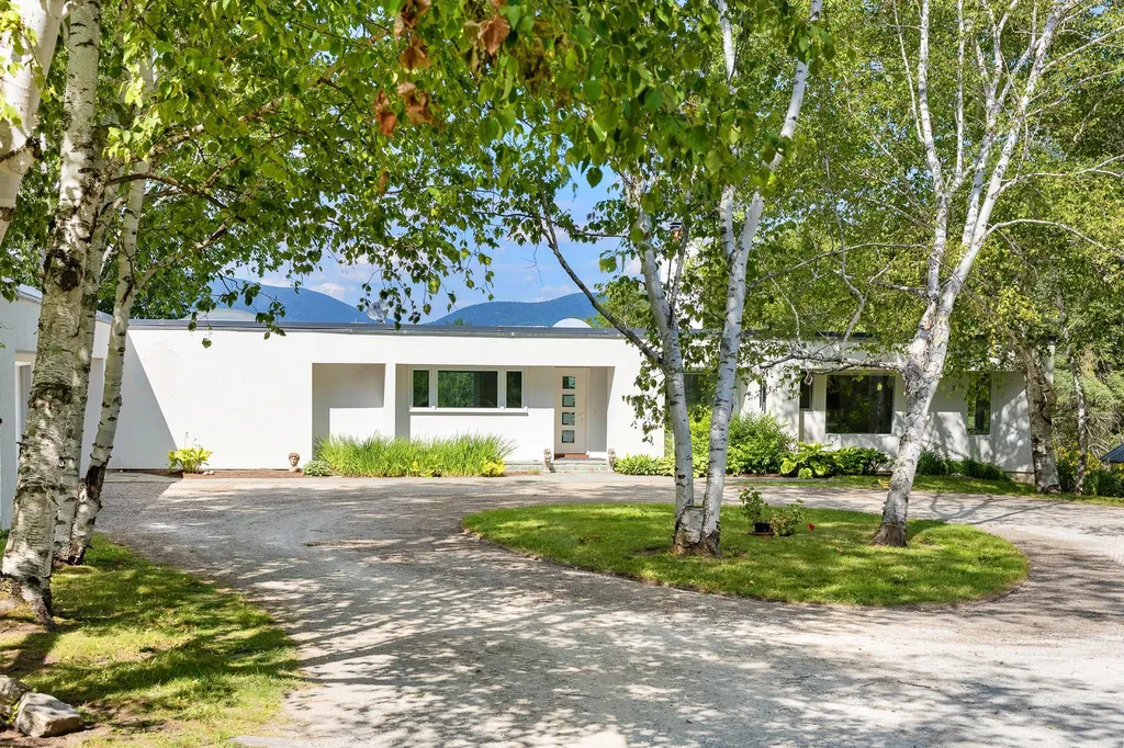 1092 Nichols Hill Road Dorset VT 05251