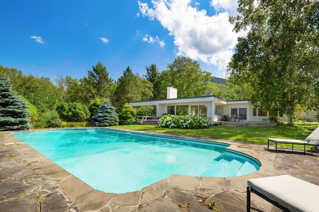 1092 Nichols Hill Road Dorset VT 05251