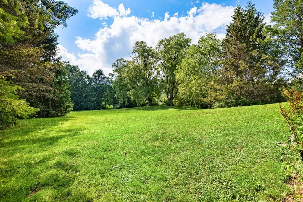 1092 Nichols Hill Road Dorset VT 05251