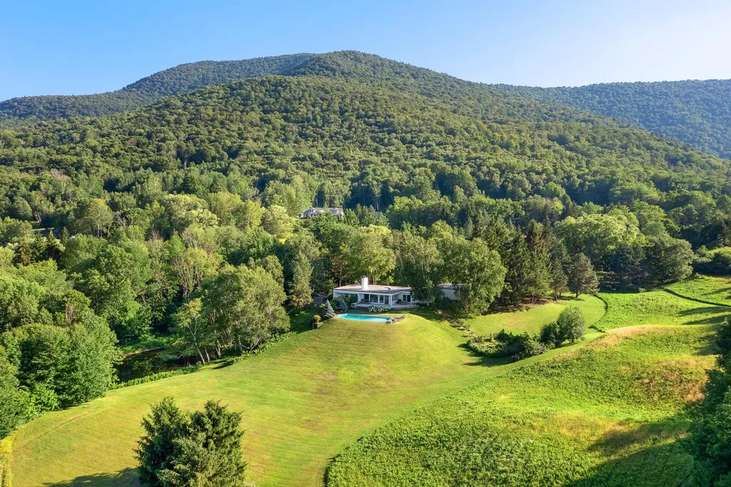 1092 Nichols Hill Road Dorset VT 05251