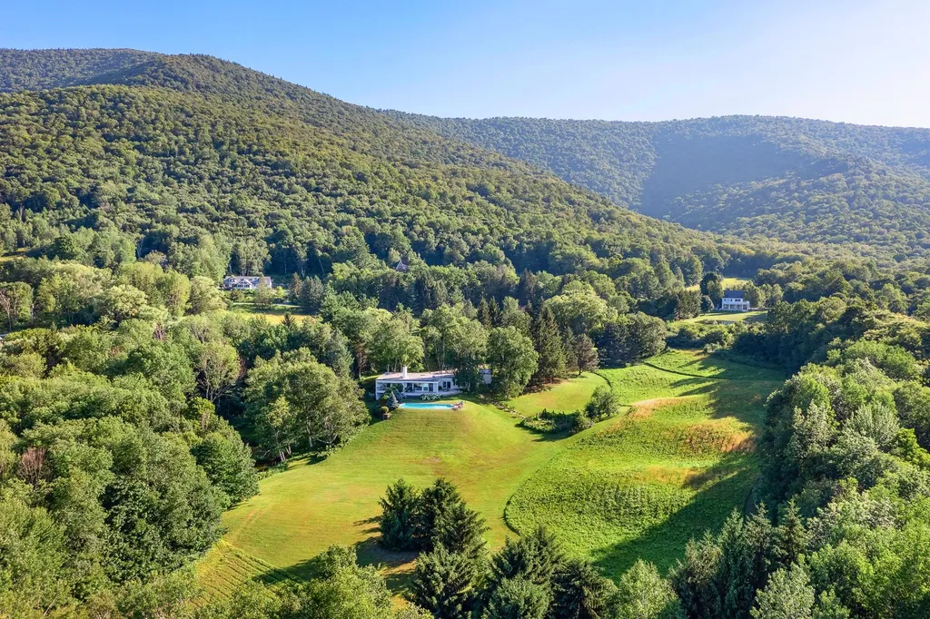 1092 Nichols Hill Road Dorset VT 05251