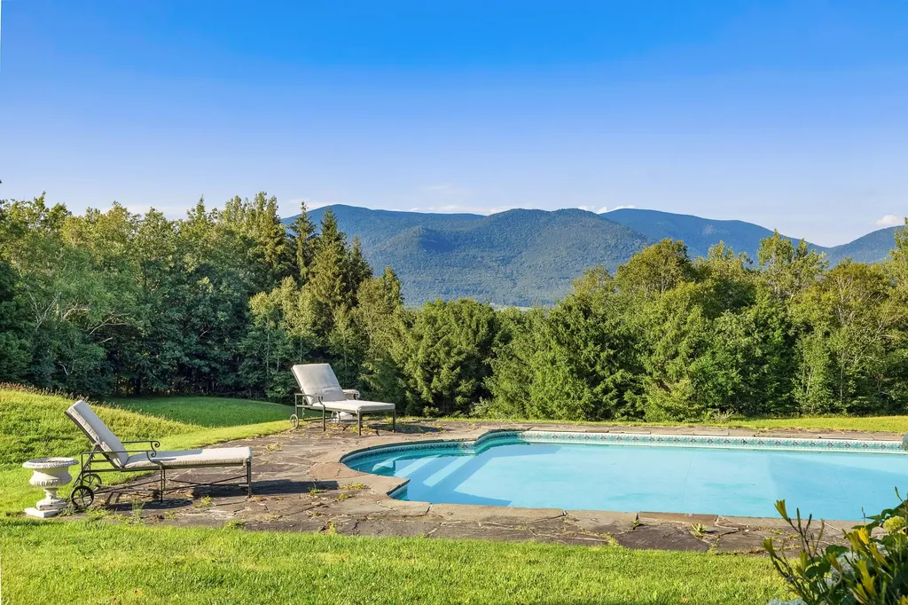 1092 Nichols Hill Road Dorset VT 05251