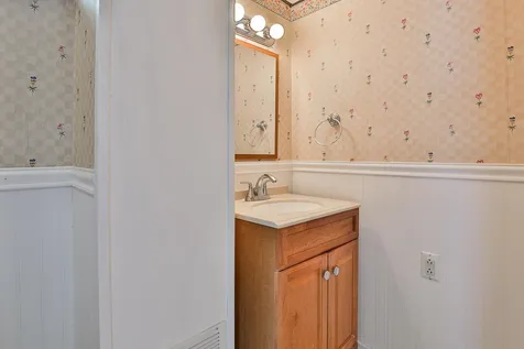 37 N Policy Street Salem NH 03079