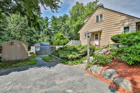 37 N Policy Street Salem NH 03079