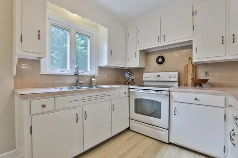 37 N Policy Street Salem NH 03079