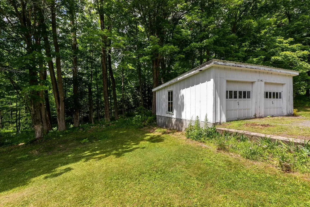 16 Gill Terrace Ludlow VT 05149