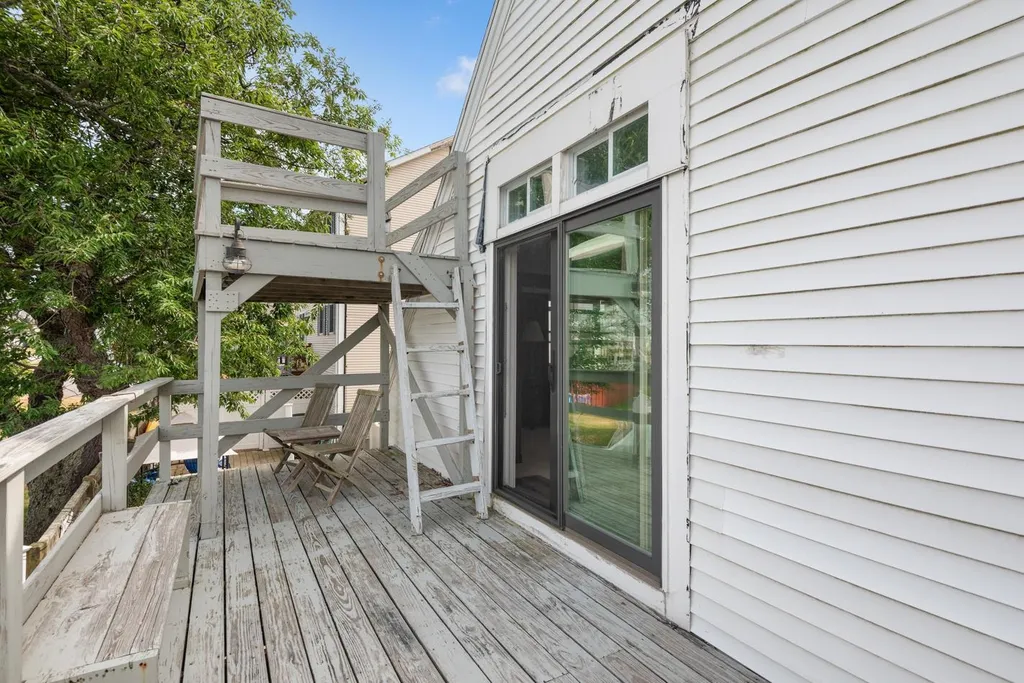 3 Sunsurf Avenue Hampton NH 03842