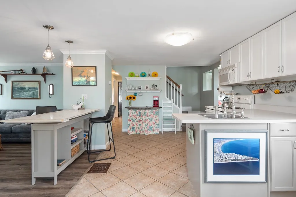3 Sunsurf Avenue Hampton NH 03842