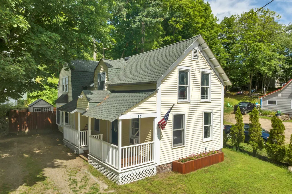 17 Riverside Drive Ashland NH 03217