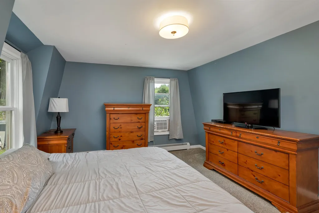 17 Riverside Drive Ashland NH 03217