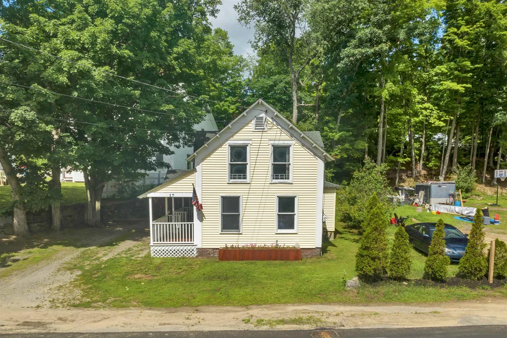 17 Riverside Drive Ashland NH 03217