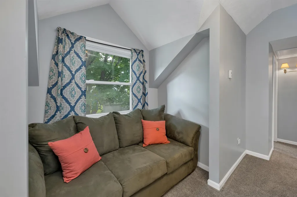 17 Riverside Drive Ashland NH 03217