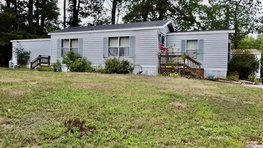9 Cheryl Street Nashua NH 03062