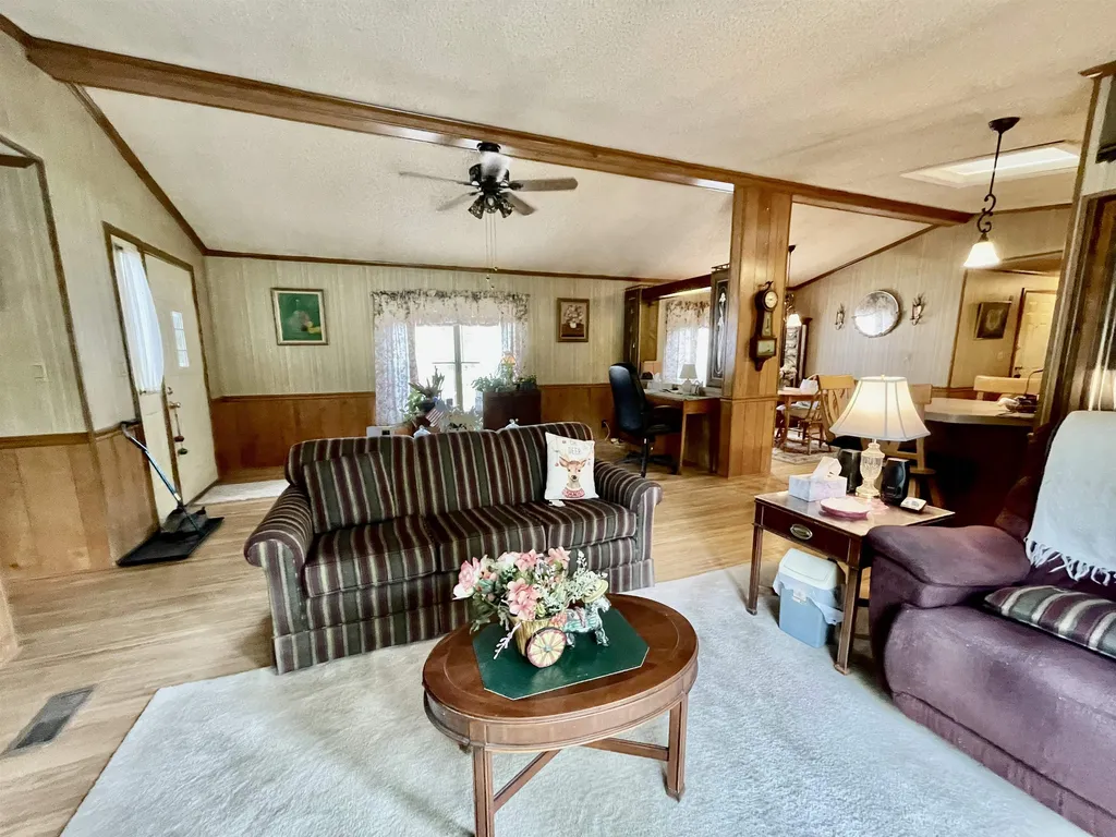 9 Cheryl Street Nashua NH 03062