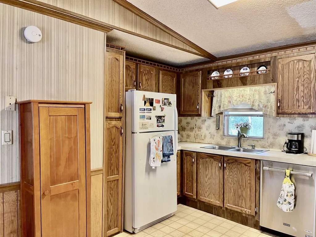 9 Cheryl Street Nashua NH 03062