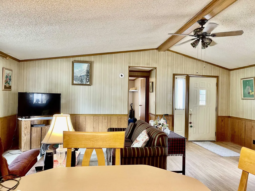 9 Cheryl Street Nashua NH 03062
