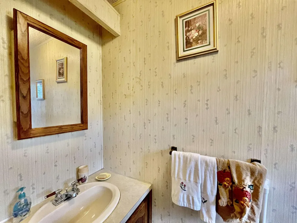9 Cheryl Street Nashua NH 03062