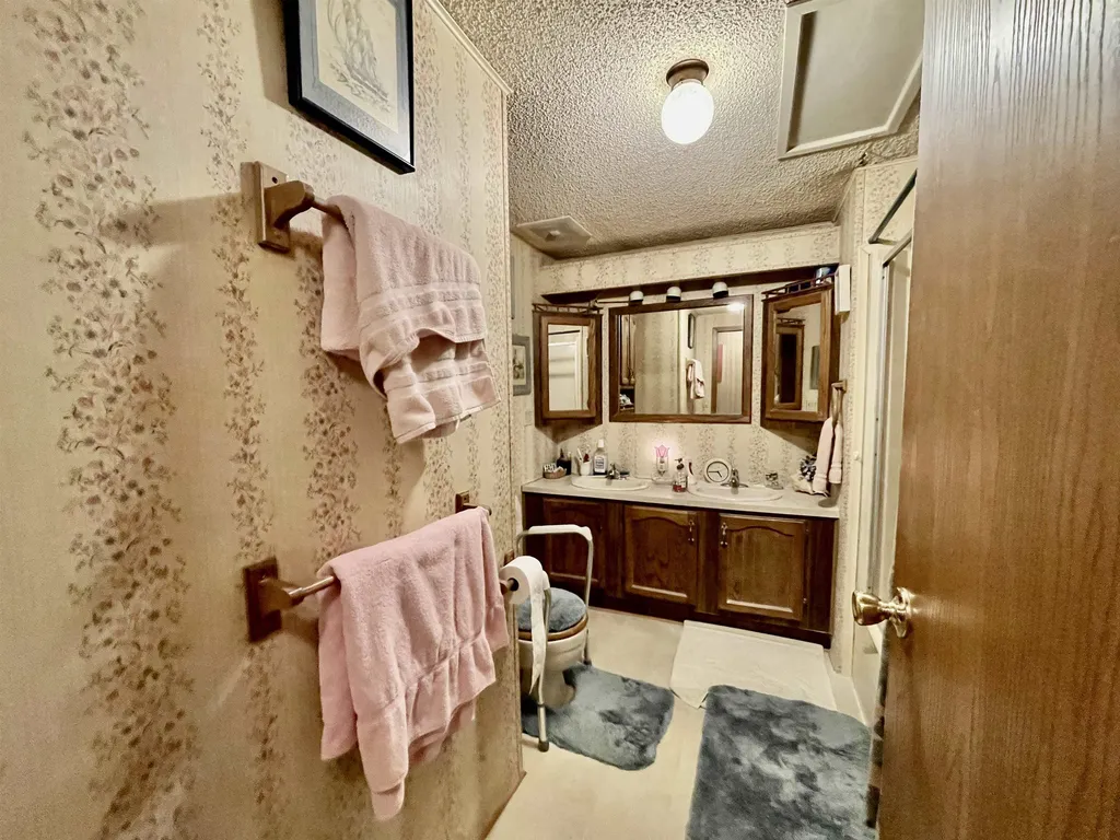 9 Cheryl Street Nashua NH 03062