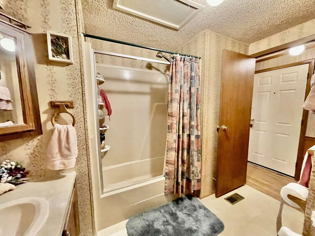 9 Cheryl Street Nashua NH 03062