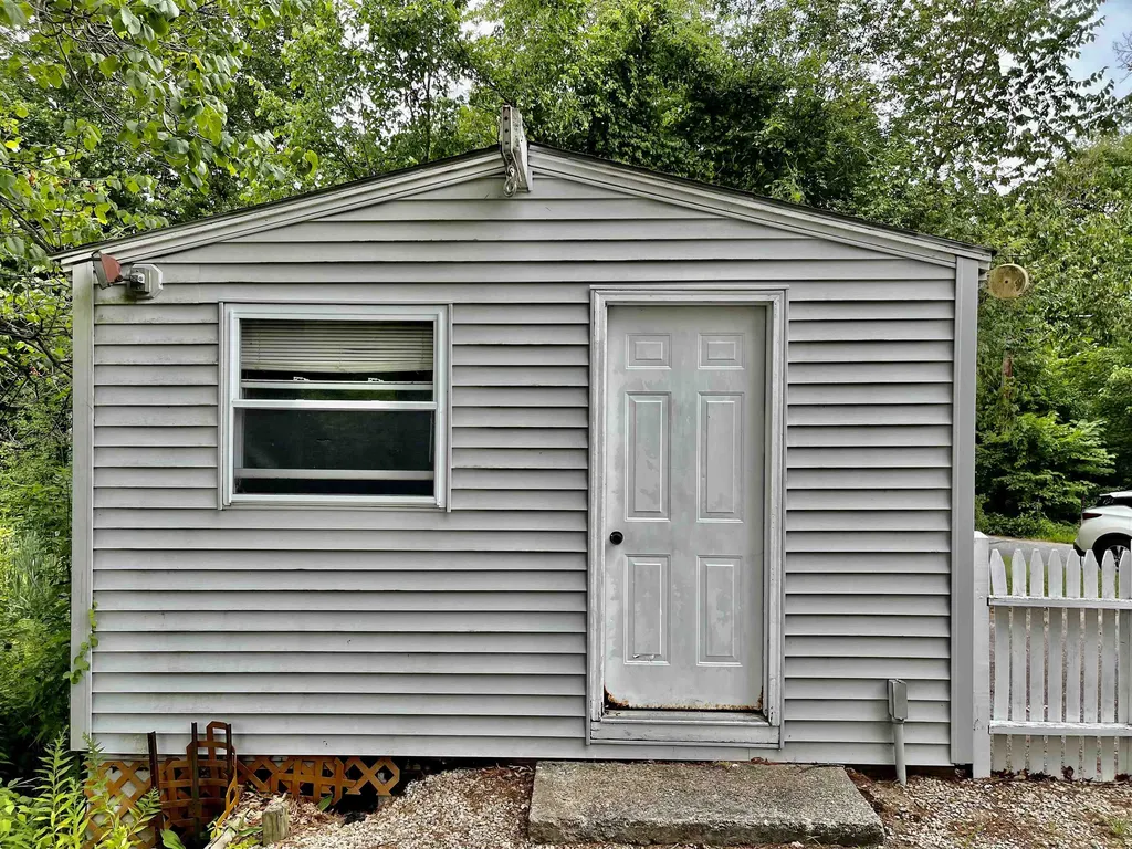 9 Cheryl Street Nashua NH 03062