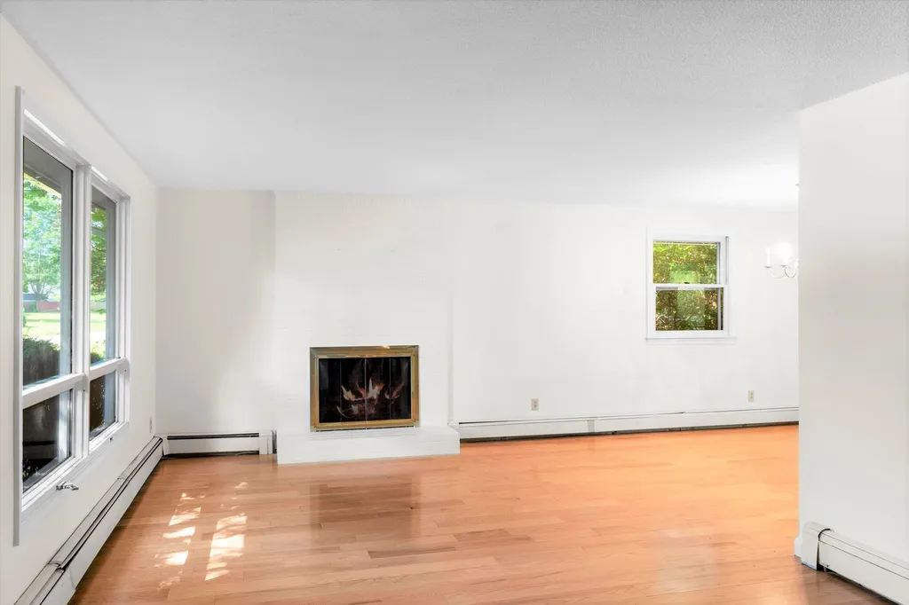 27 Lois Street Rochester NH 03867
