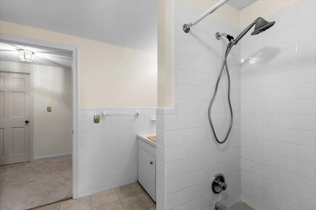 27 Lois Street Rochester NH 03867