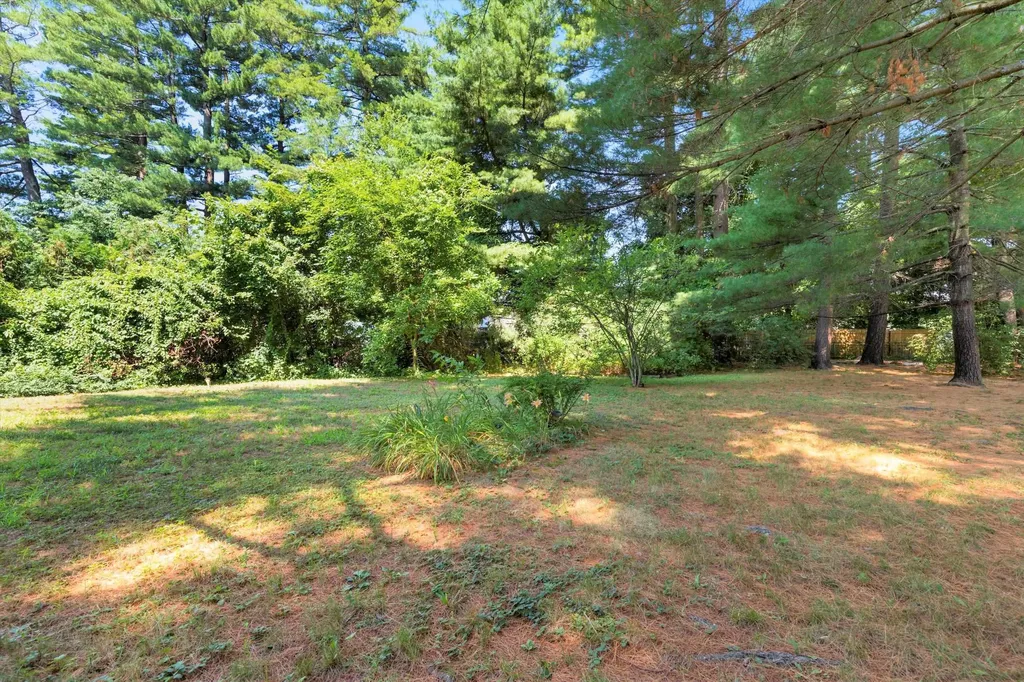 27 Lois Street Rochester NH 03867