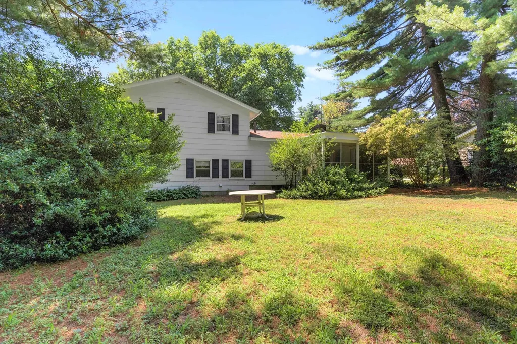 27 Lois Street Rochester NH 03867