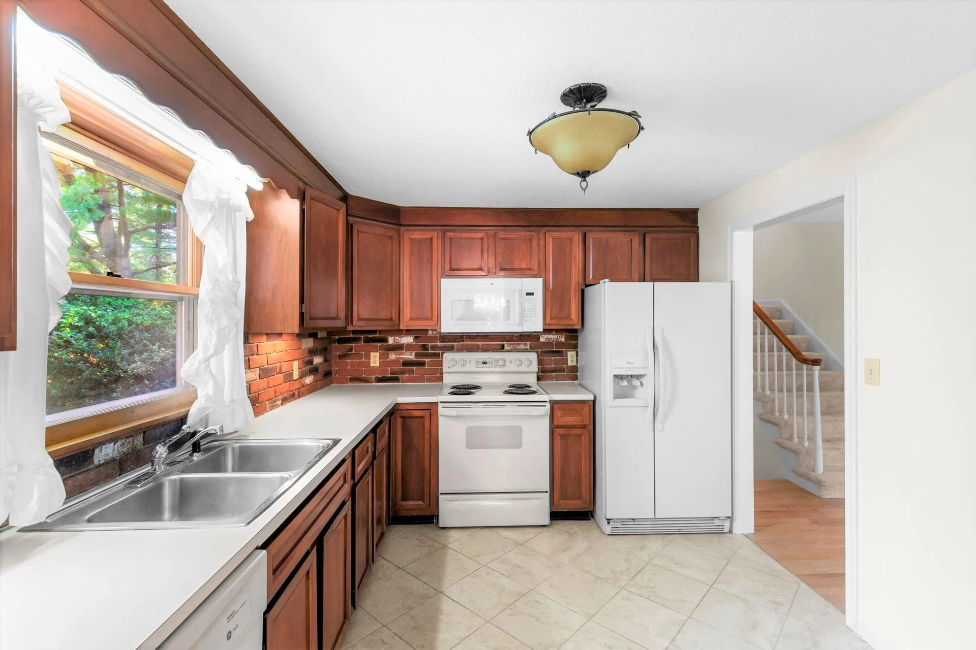 27 Lois Street Rochester NH 03867