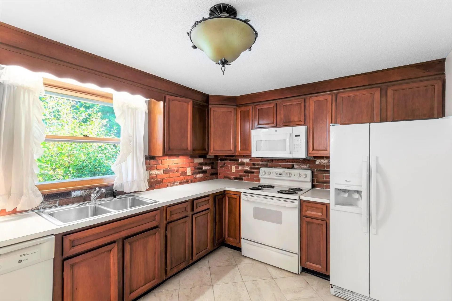 27 Lois Street Rochester NH 03867