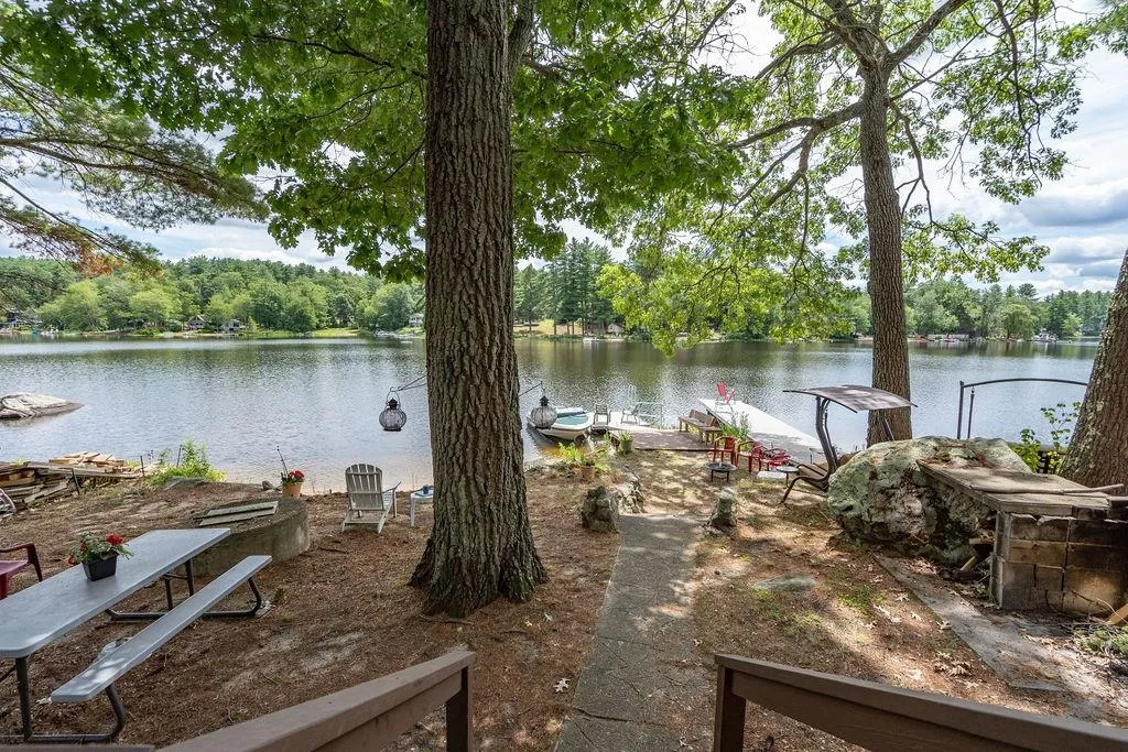 8 Juniper Lane Raymond NH 03077