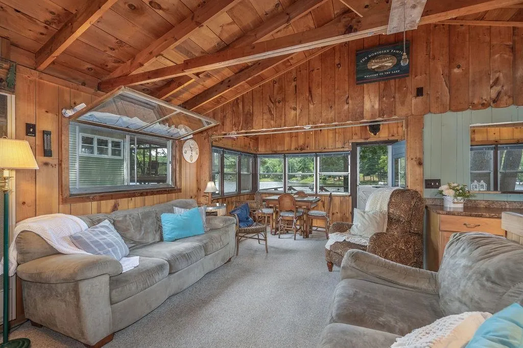 8 Juniper Lane Raymond NH 03077
