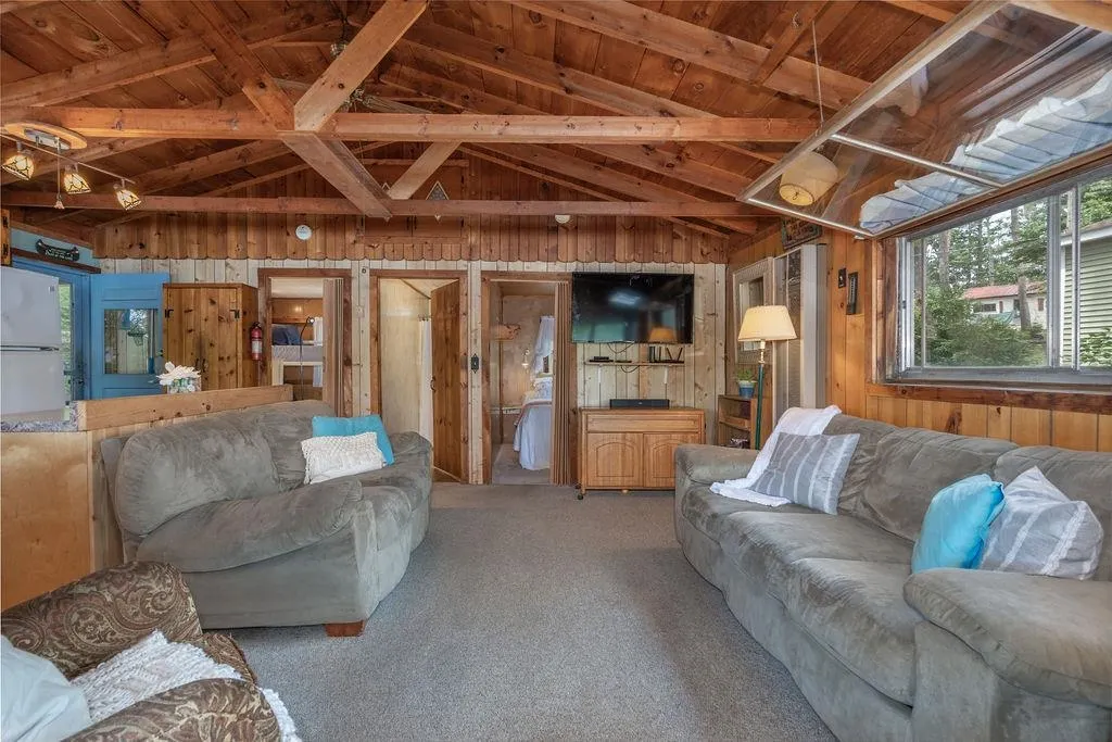 8 Juniper Lane Raymond NH 03077
