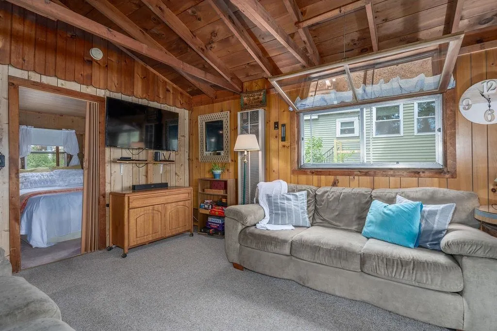 8 Juniper Lane Raymond NH 03077