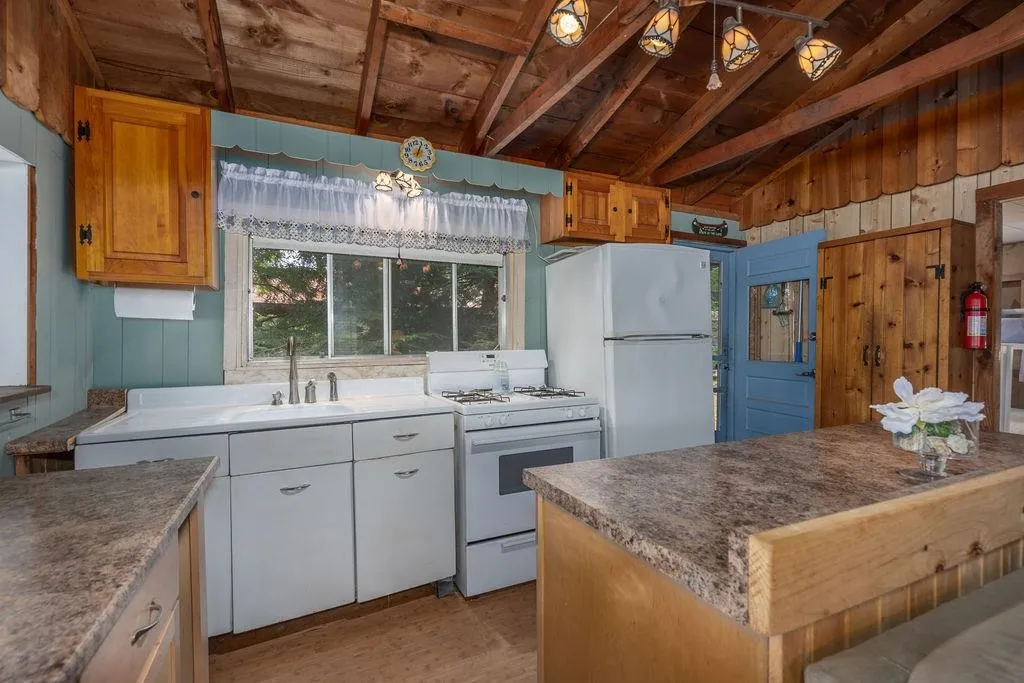 8 Juniper Lane Raymond NH 03077