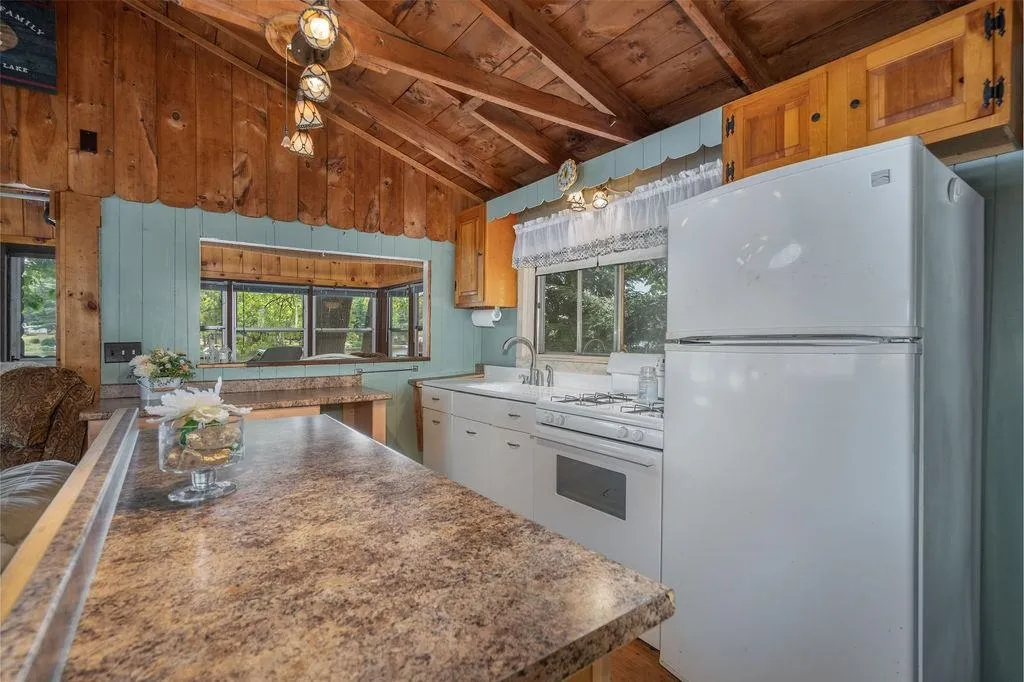 8 Juniper Lane Raymond NH 03077