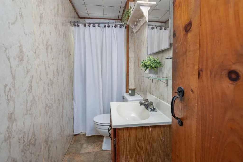 8 Juniper Lane Raymond NH 03077