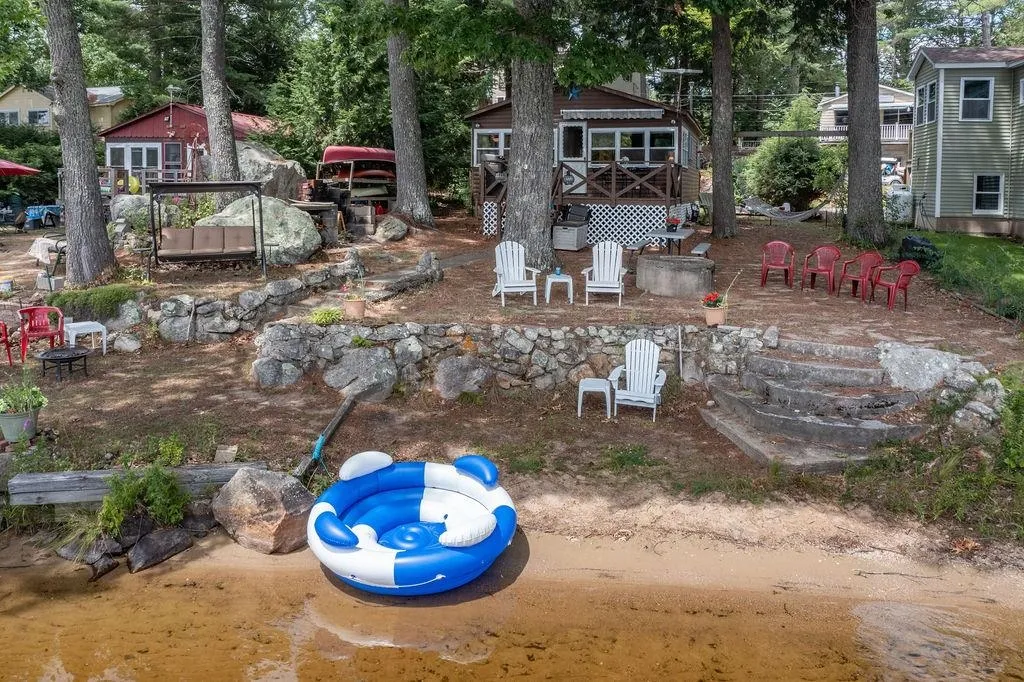 8 Juniper Lane Raymond NH 03077