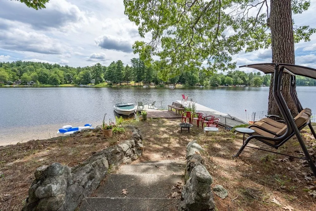 8 Juniper Lane Raymond NH 03077