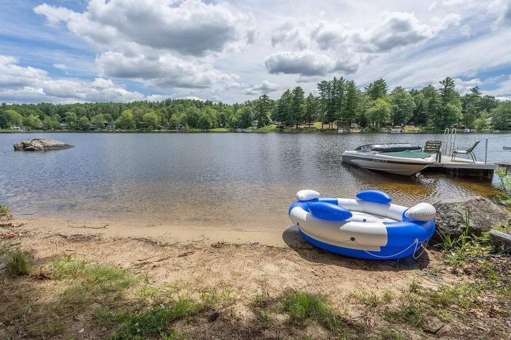 8 Juniper Lane Raymond NH 03077
