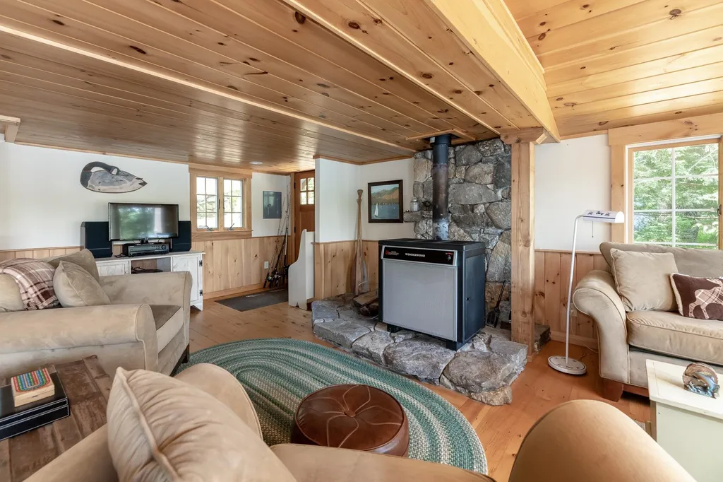 94 West Shore Road New Hampton NH 03256