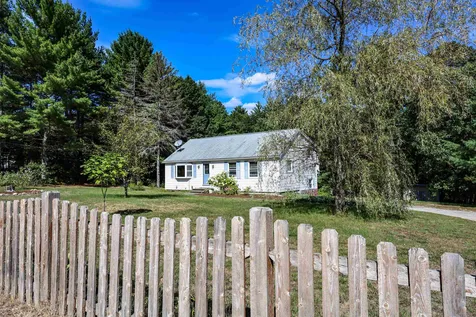 6 Meadow Drive Londonderry NH 03053