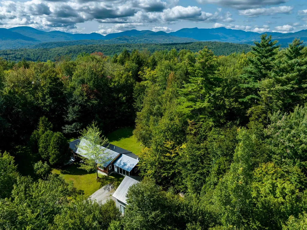 92 Waites Lane Stowe VT 05672