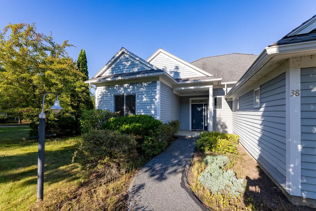 38 Fountain Way Lebanon NH 03784
