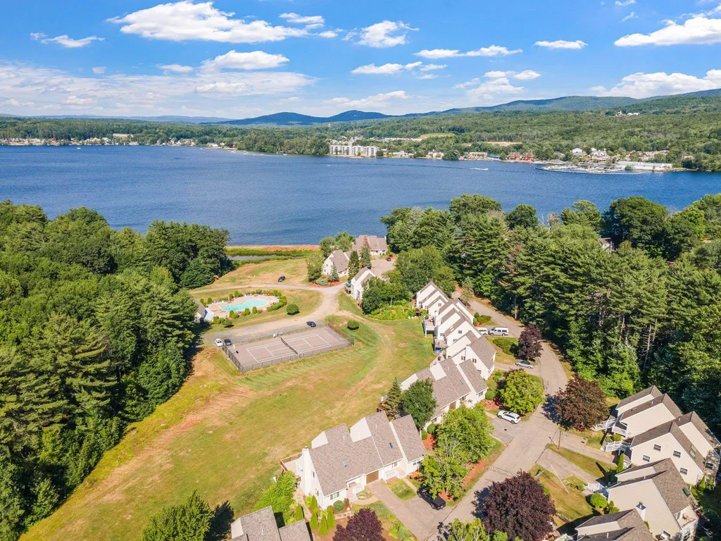 14 Starboard Way Laconia NH 03246