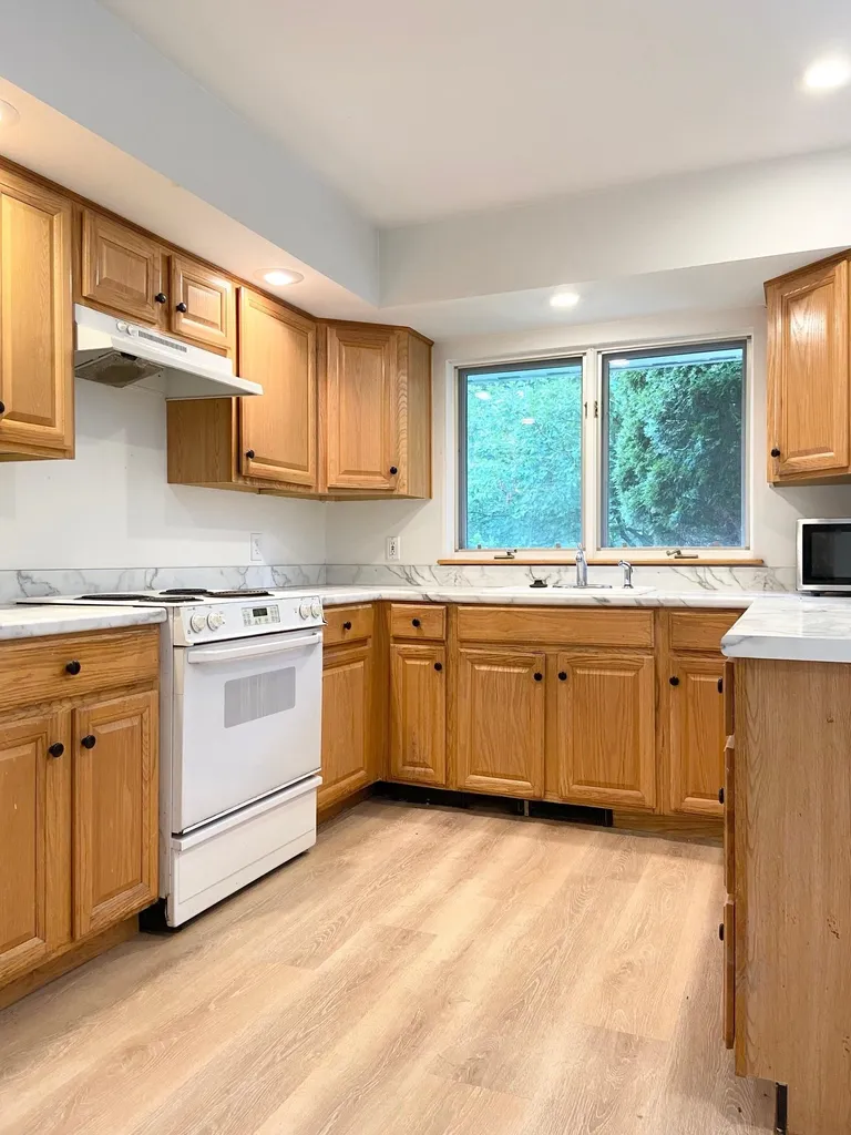 6 Skyline Way Hartford VT 05001
