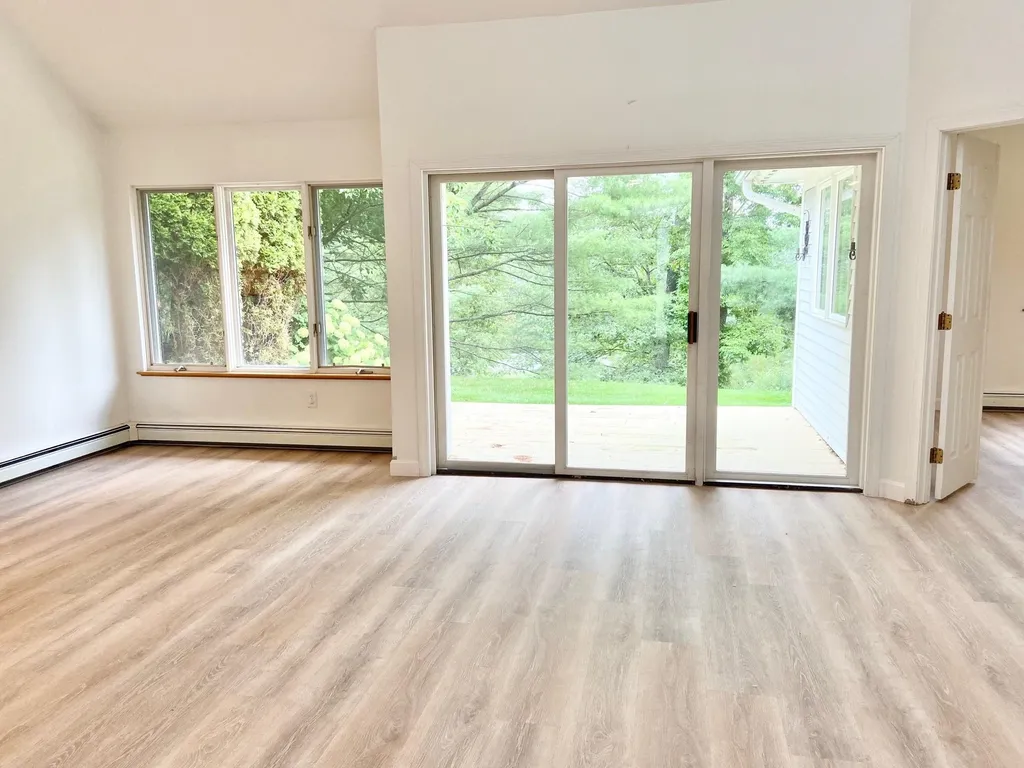 6 Skyline Way Hartford VT 05001