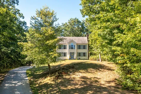 25 Sundeen Parkway Raymond NH 03077