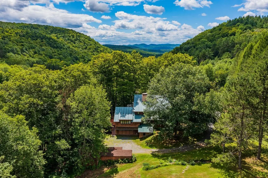 1688 Ducker Road Royalton VT 05068