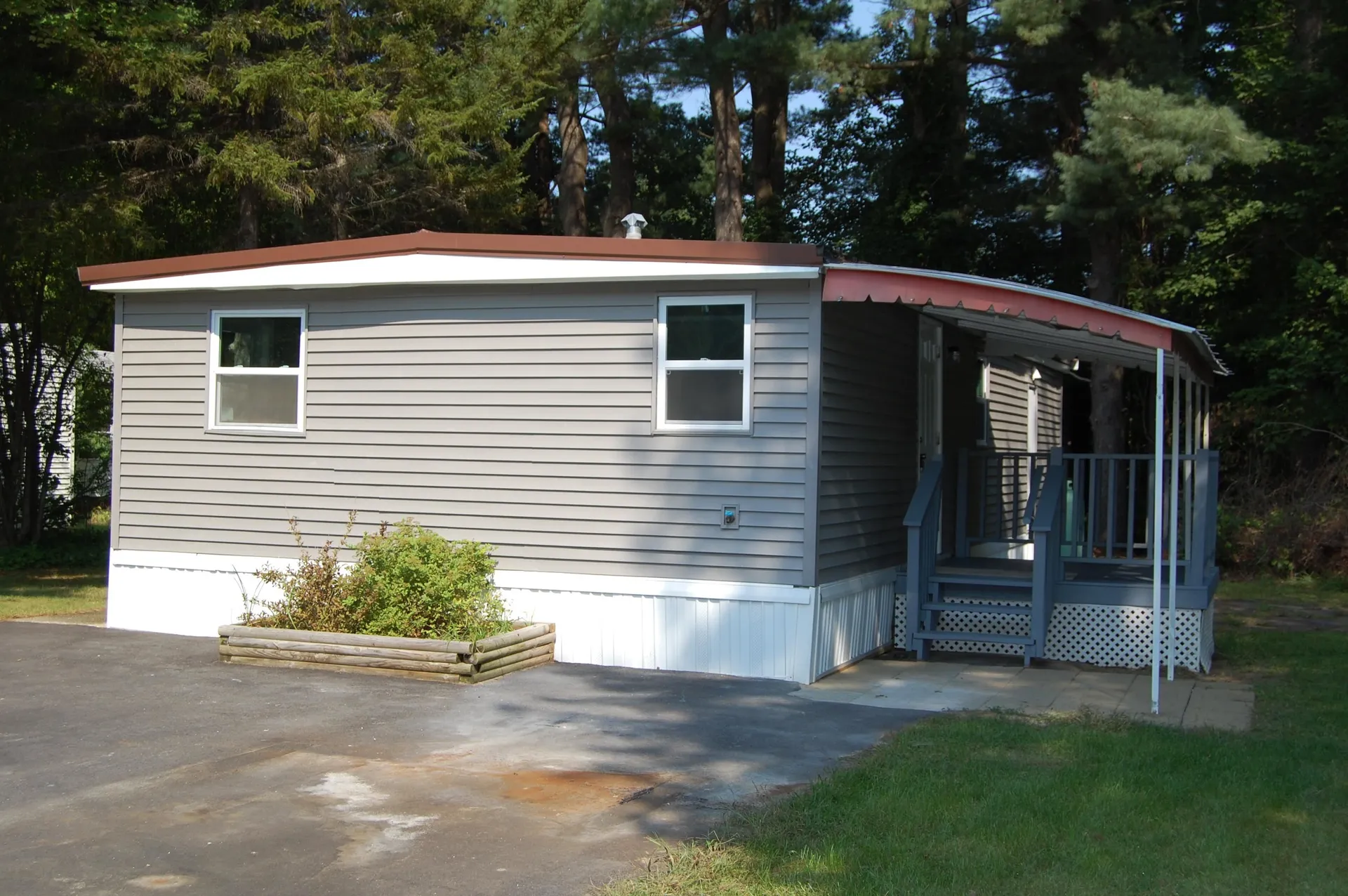 12 Embassy Avenue Hooksett NH 03106